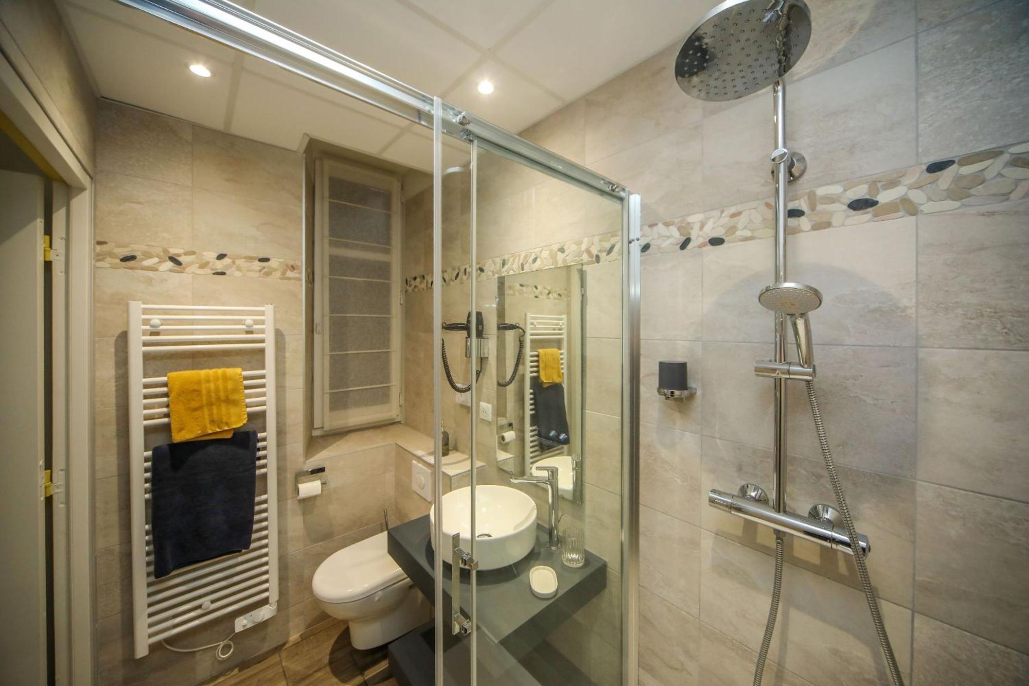 Hotel O Chiroulet Bagnères-de-Bigorre Quarto foto